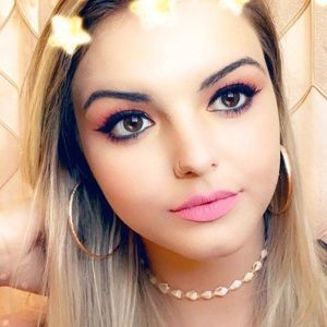 Meet your Posher, Claudia